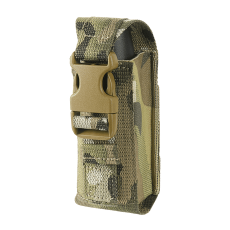 M-Tac Gasdåseholder Vertikal in camouflage with MIL-SPEC strap and Woojin lock for secure mounting on belt or gear via MOLLE system.