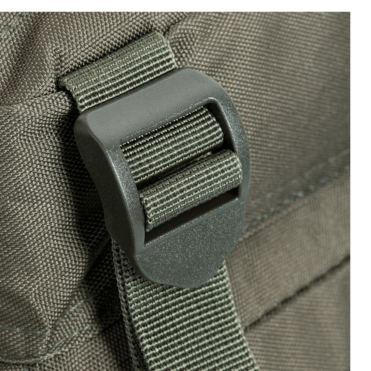 Justerbar rem på M-Tac Large Assault Pack Rygsæk Laser Cut med polstring for komfort.