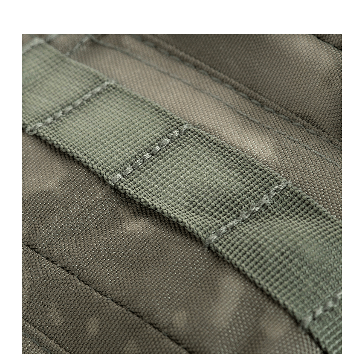 Nærbillede af M-Tac Large Assault Pack Rygsæk Laser Cut med MOLLE-fastgørelsessystem