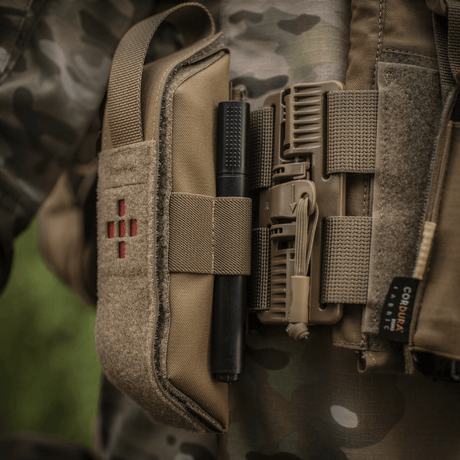 M-Tac Lomme til Tourniquet Closed i robust Cordura nylon med velcrolukning og medicinsk emblem, gallery position 1 til taktisk førstehjælp.