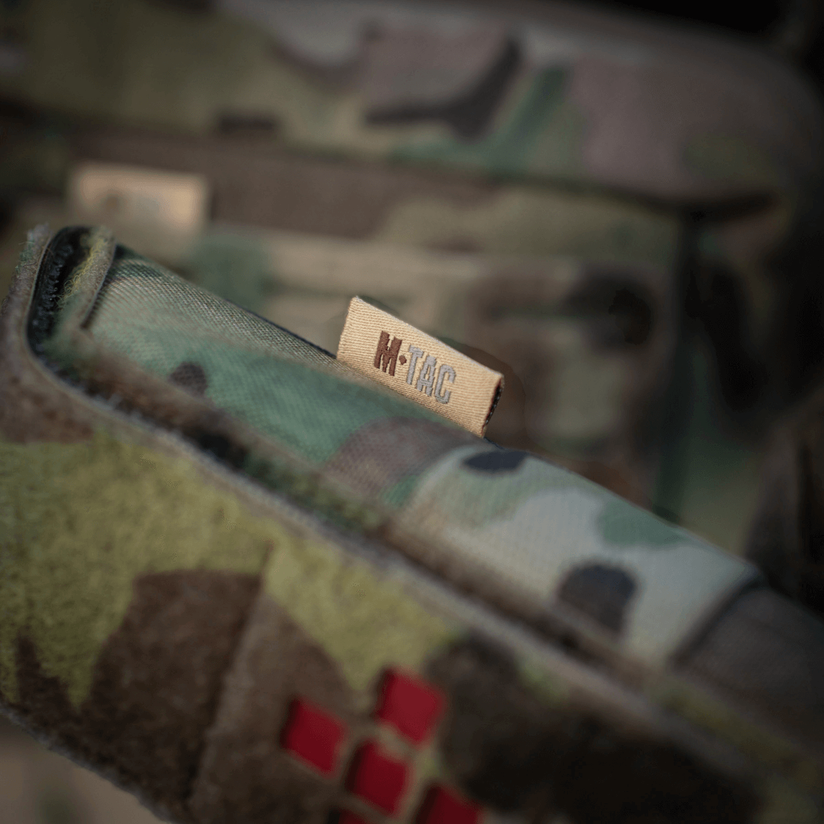 M-Tac Lomme til Tourniquet Closed i camouflage-design for optimal beskyttelse og tilgængelig opbevaring af førstehjælpsudstyr.