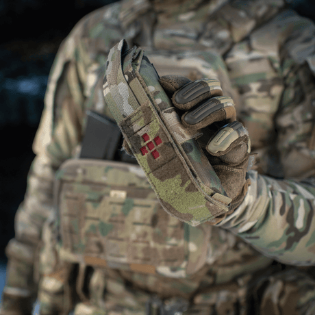M-Tac Lomme til Tourniquet Closed i camouflage nylon med velcrolukning, gallery position 1, til NIJ-certificeret taktisk førstehjælp og kropsbeskyttelse.
