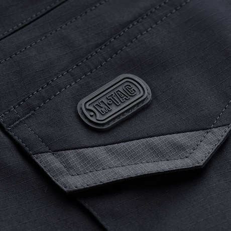 M-Tac Shorts Aggressor Gen.II Flex i mørk design, rip-stop materiale med M-Tac logo, alsidige taktiske shorts til træning og fritid.