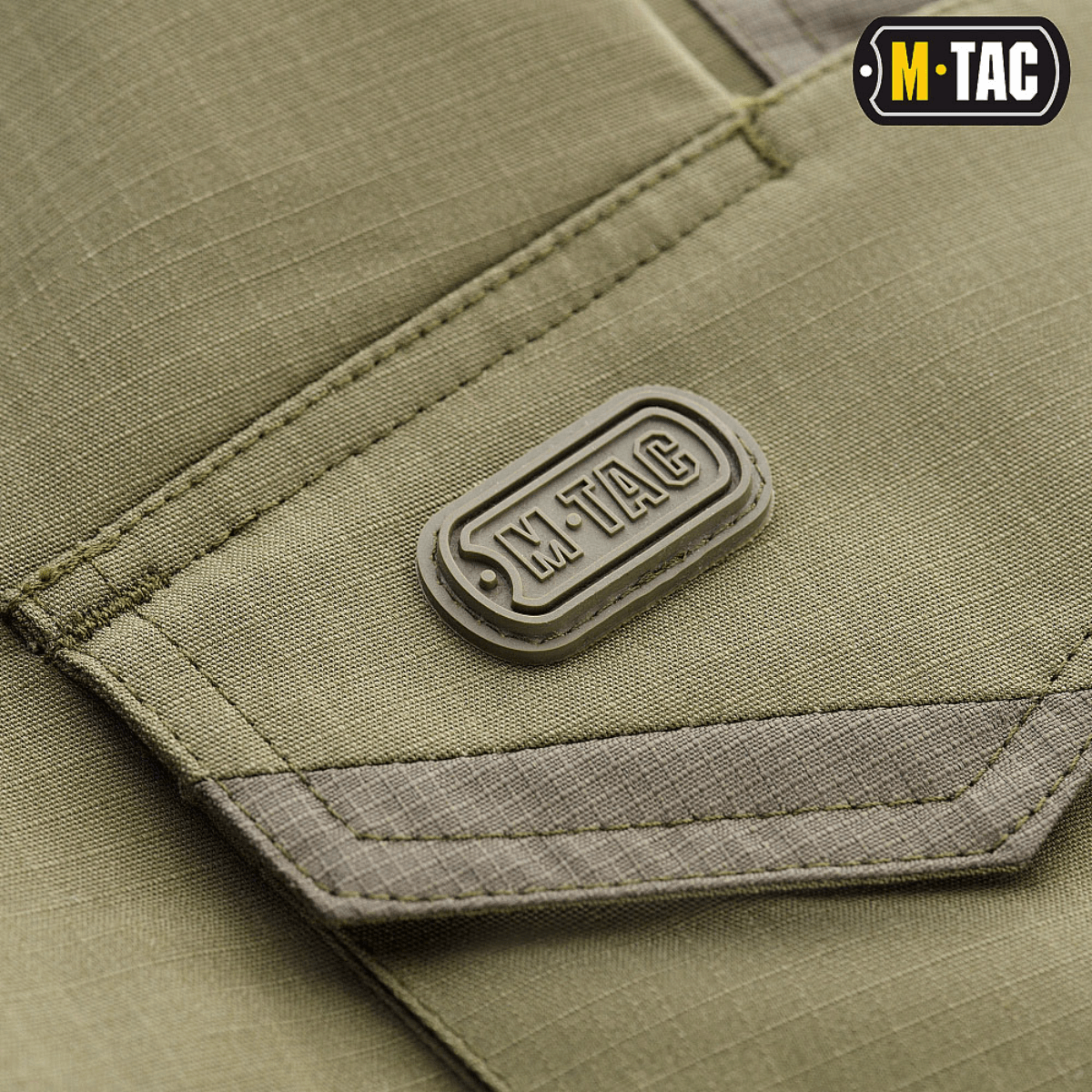 Detalje af M-Tac Shorts Aggressor Short med logo, viser taktisk designmateriale i elastisk polycotton flex rip-stop til komfort og holdbarhed.