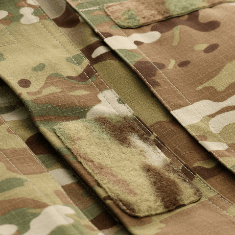 M-Tac Jakke Military Elite NYCO i American NYCO rip-stop, nærbillede af camouflage og Velcro detaljer.