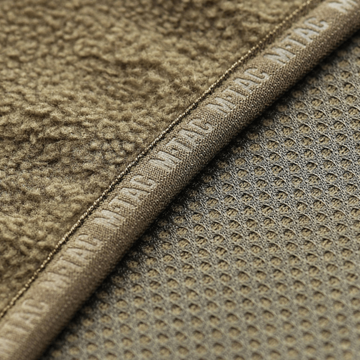 Detalje af M-Tac Lite Microfleece Hættetrøje med elastisk bånd og mesh-struktur for komfort og bevægelsesfrihed.