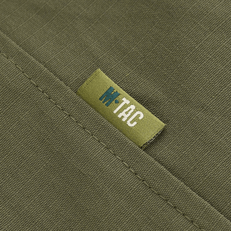 Detalje af M-Tac Jakke Patrol Flex med mærke i grøn nuance.
