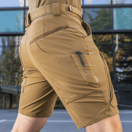 M-Tac Shorts Rubicon Flex i mørk olivengrøn vises i nærbillede, med synlige cargo-lommer og atletisk pasform.