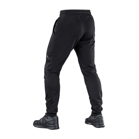 Sorte M-Tac Bukser Stealth Cotton i 100% bomuld, set bagfra, med elastik i taljen og åbne sidelommer for maksimal komfort.