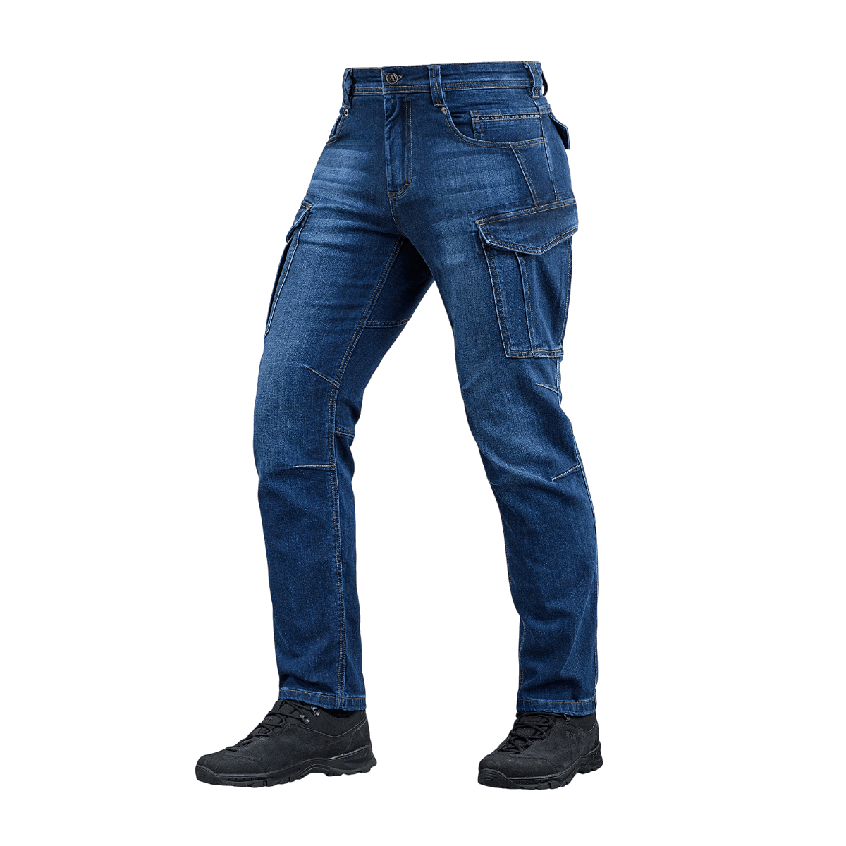 M-Tac Jeans Aggressor med taktiske lommer og klassisk denimstil, lavet af slidstærkt denimstof med høj komfort og bevægelsesfrihed.