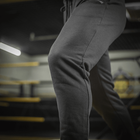 M-Tac Cotton Classic pants in use, comfortable and breathable sports pants in 100% cotton, ideal for running and fitness.