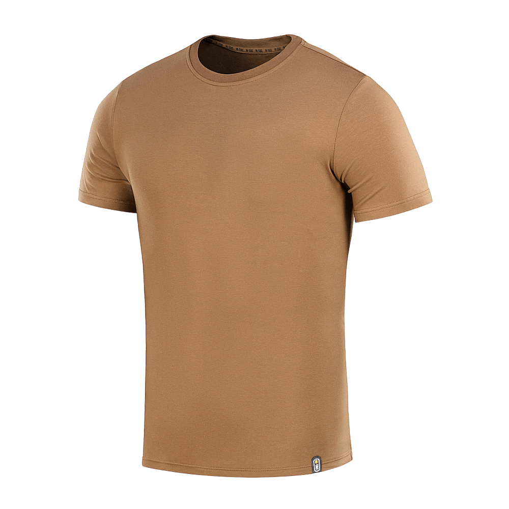 M-Tac T-shirt 93/7 Summer i beige, let og åndbar til varmt vejr, perfekt til hverdag med komfortabelt snit. Ideel til sommerdage.