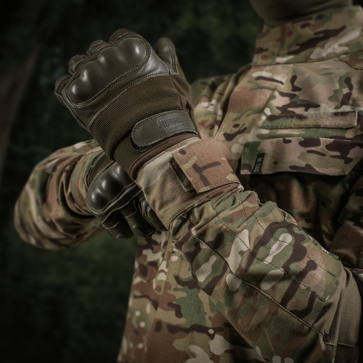 M-Tac Jakke Sturm NYCO Extreme i Multicam-mønster med praktisk design og høj kvalitet, perfekt til militært brug.