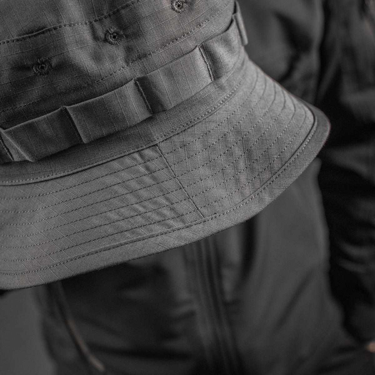 M-Tac Panama Rip-Stop army-hat med semi-stiv skygge og ventilationshuller, designet til camouflage og komfort.