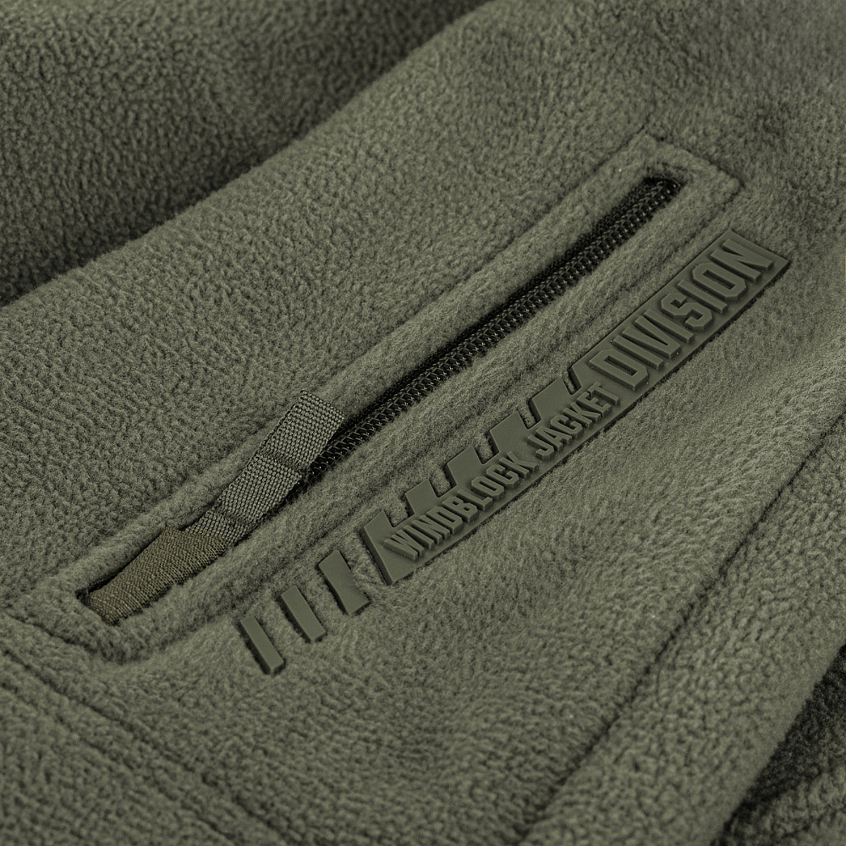 Detalje af M-Tac Division Gen.II Windblock Fleecejakke med lynlåslomme og tekstilstruktur.