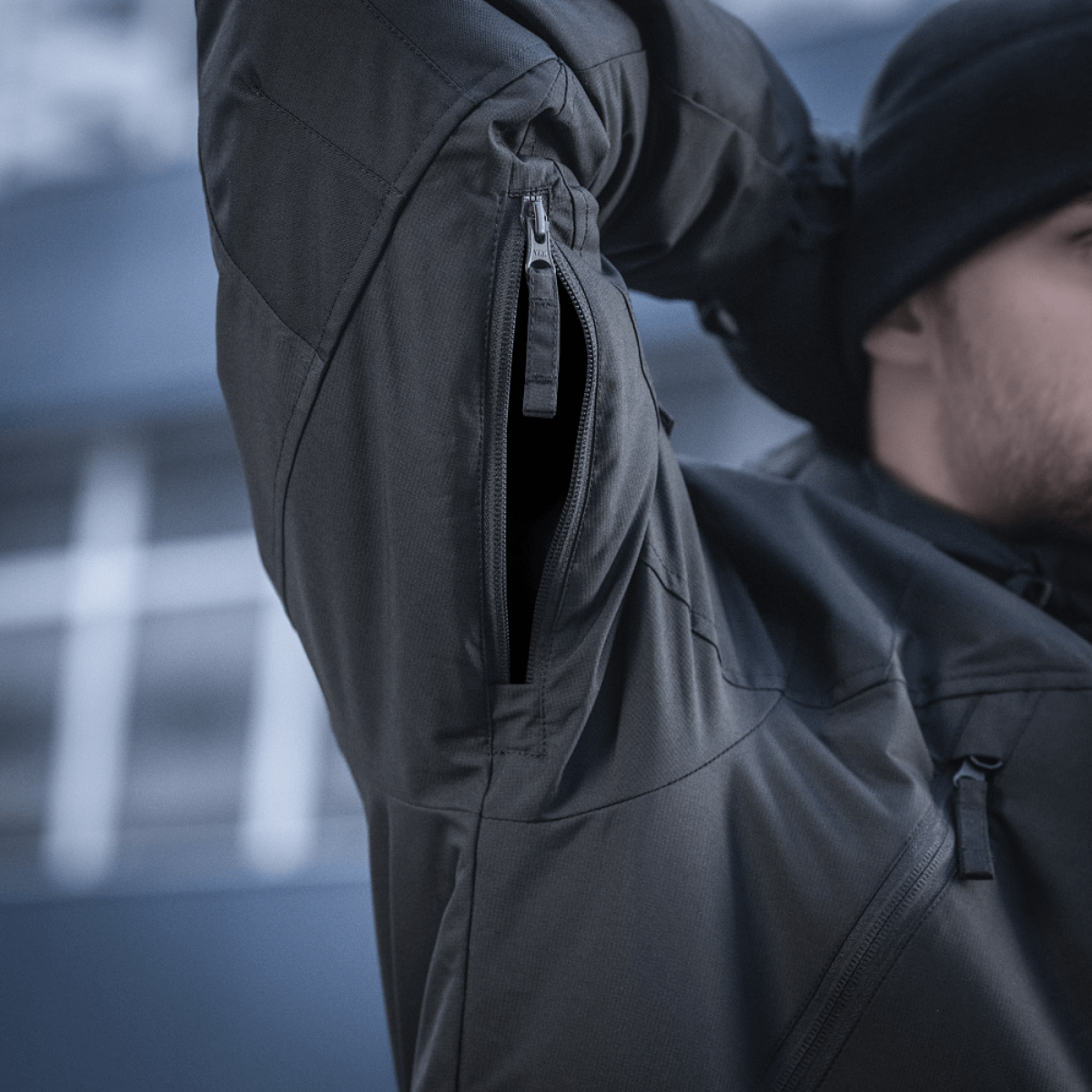 M-Tac Alpha Gen.III Pro Vinterjakke med lynlåslommer, komfortabel ved lave temperaturer, ideel til hverdagsbrug, funktionel og holdbar.