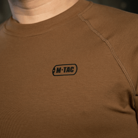 M-Tac Raglan Athlete sweatshirt in coyote with comfortable raglan sleeves, ideal for sport and everyday, close view of the logo.