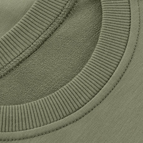 Close-up of M-Tac Raglan Athlete sweatshirt in olive green with ribbed crew neck, made of 95% cotton and 5% elastane.