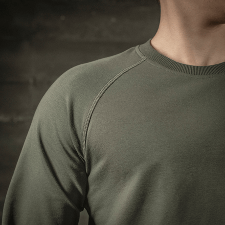 M-Tac Raglan Athlete in olive, minimalist sweatshirt with raglan sleeves, perfect for sports and everyday year-round use.