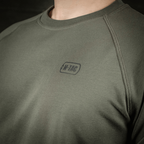 M-Tac Raglan Athlete sweatshirt in olive with raglan sleeves for freedom of movement, ideal for sports and everyday wear, 95% cotton, 5% elastane.