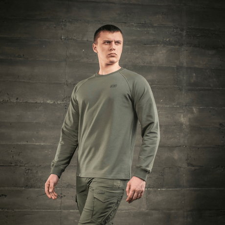 M-Tac Raglan Athlete sweatshirt with raglan sleeves, versatile minimalist design, perfect for sports and everyday wear, color olive.