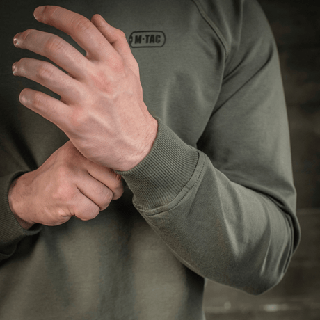 M-Tac Raglan Athlete sweatshirt with raglan sleeves in olive green, crew neck and stretchable cuffs.