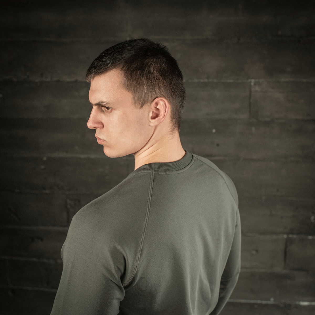 M-Tac Raglan Athlete sweatshirt i oliven med raglanærmer for bevægelsesfrihed