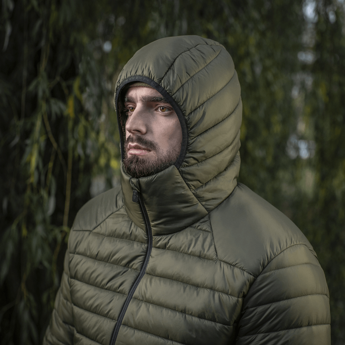 M-Tac Stalker Gen.III Jakke i grøn, moderne stil med isolerende hætte, egnet til overgangssæsonen og komfort ned til -15°C.