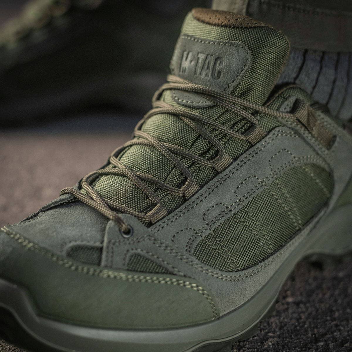 M-Tac Tactical Sneakers Demi-Season – Let og komfortabel i olivengrønt læder og Cordura, ideel til trekking og outdoor aktiviteter.