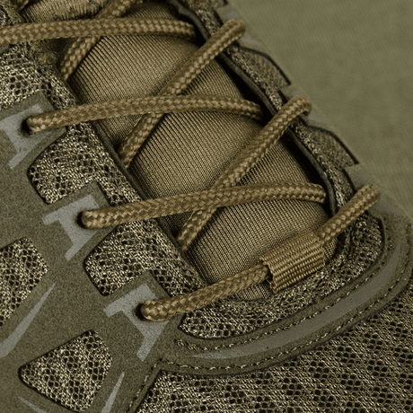 M-Tac Tactical Sneakers IVA med åndbar mesh og snørebånd, ideelle til trekking og outdoor-aktiviteter, forstærket tå og hæl for beskyttelse.