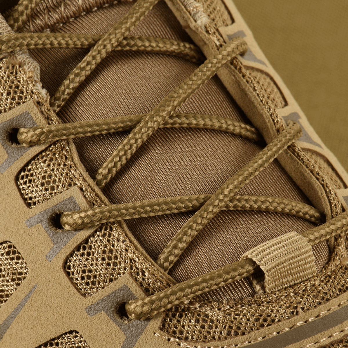 Detalje af M-Tac Tactical Sneakers IVA i åndbart mesh og syntetisk nubuck for fremragende ventilation og beskyttelse.