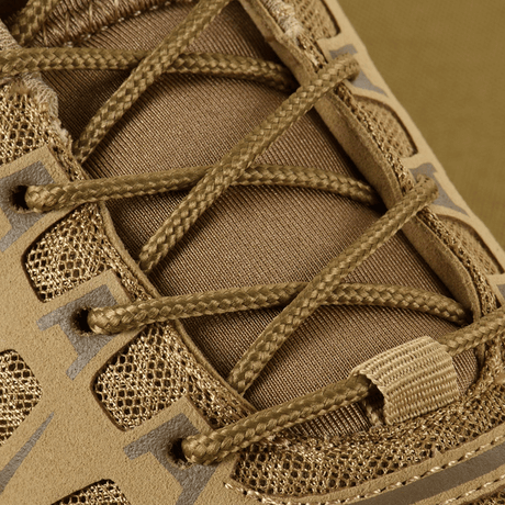 Nærbillede af M-Tac Tactical Sneakers IVA med åndbar mesh og syntetisk nubuck, ideel til sommer, trekking og outdoor-aktiviteter.