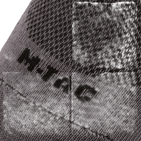 Nærbillede af M-Tac Let Sommersokker i åndbart materiale, perfekte til løb og sport i varmt vejr.