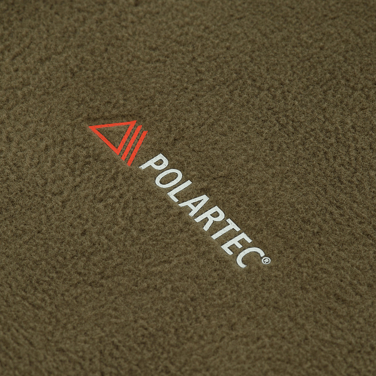 M-Tac Polartec Lang Tubehalstørklæde i brun fleece med Polartec logo, perfekt til beskyttelse mod vind og let nedbør.