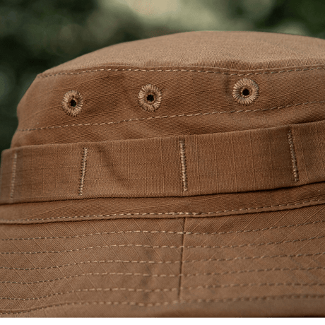 Nærbillede af M-Tac Panamahat Gen. II Flex Rip-Stop i slidstærkt rip-stop stof med ventilationshuller, galleri position 1.