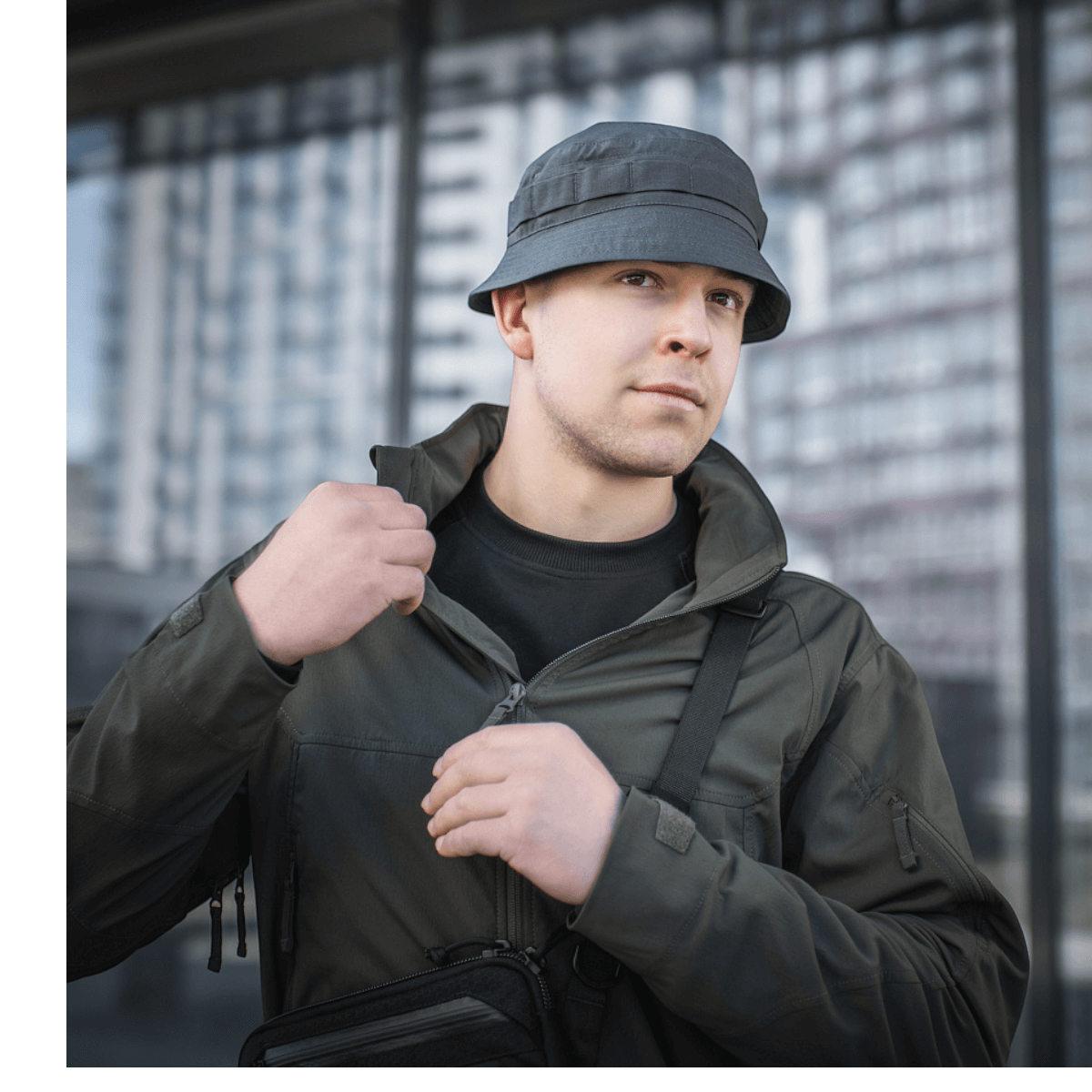 M-Tac Panamahat Gen. II Flex Rip-Stop på mand udendørs, lavet af slidstærkt rip-stop stof til hverdagsbrug i varm sæson.