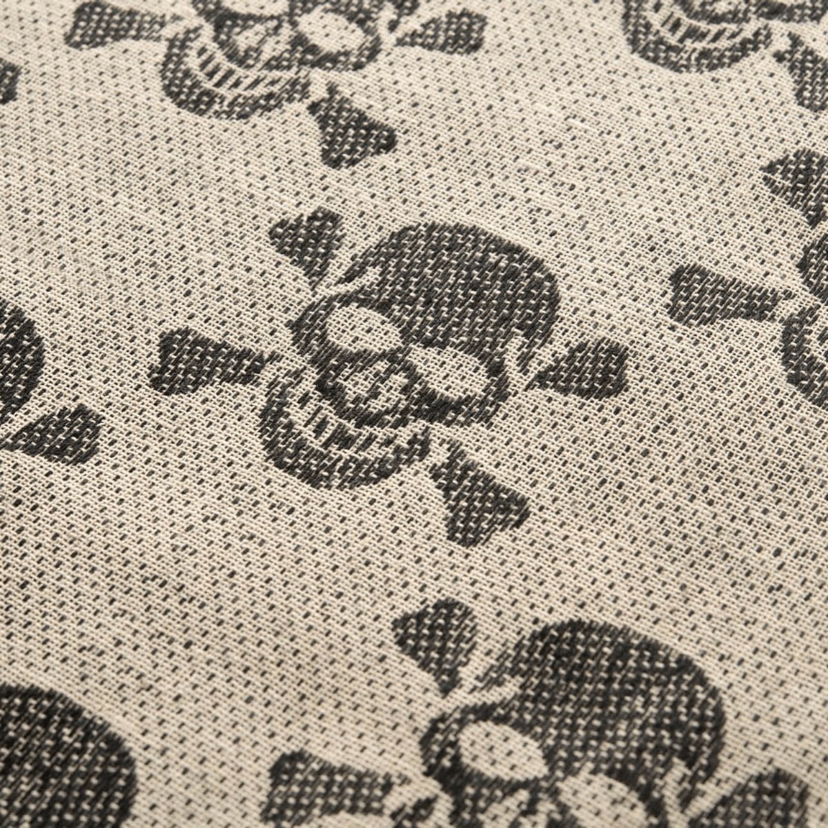 Mønster med piratkranium på M-Tac Shemagh Tørklæde Pirate Skull, 100% bomuld, 105x105 cm, til beskyttelse mod sol, sand og vind