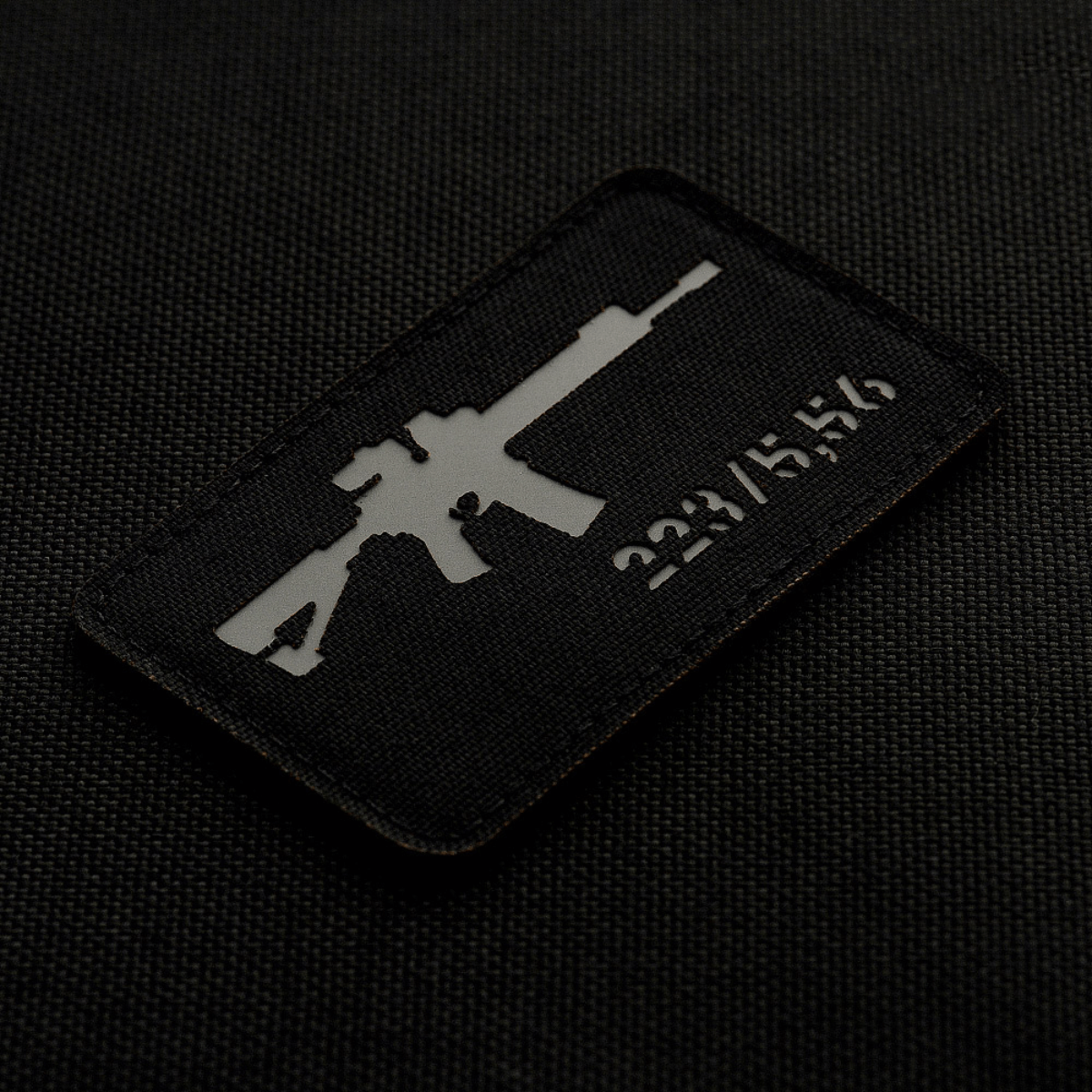 M-Tac AR-15 223/5,56 Laser Cut Patch med Velcro, taktisk morale patch til tøj og udstyr. Slidstærkt Cordura 500D materiale.