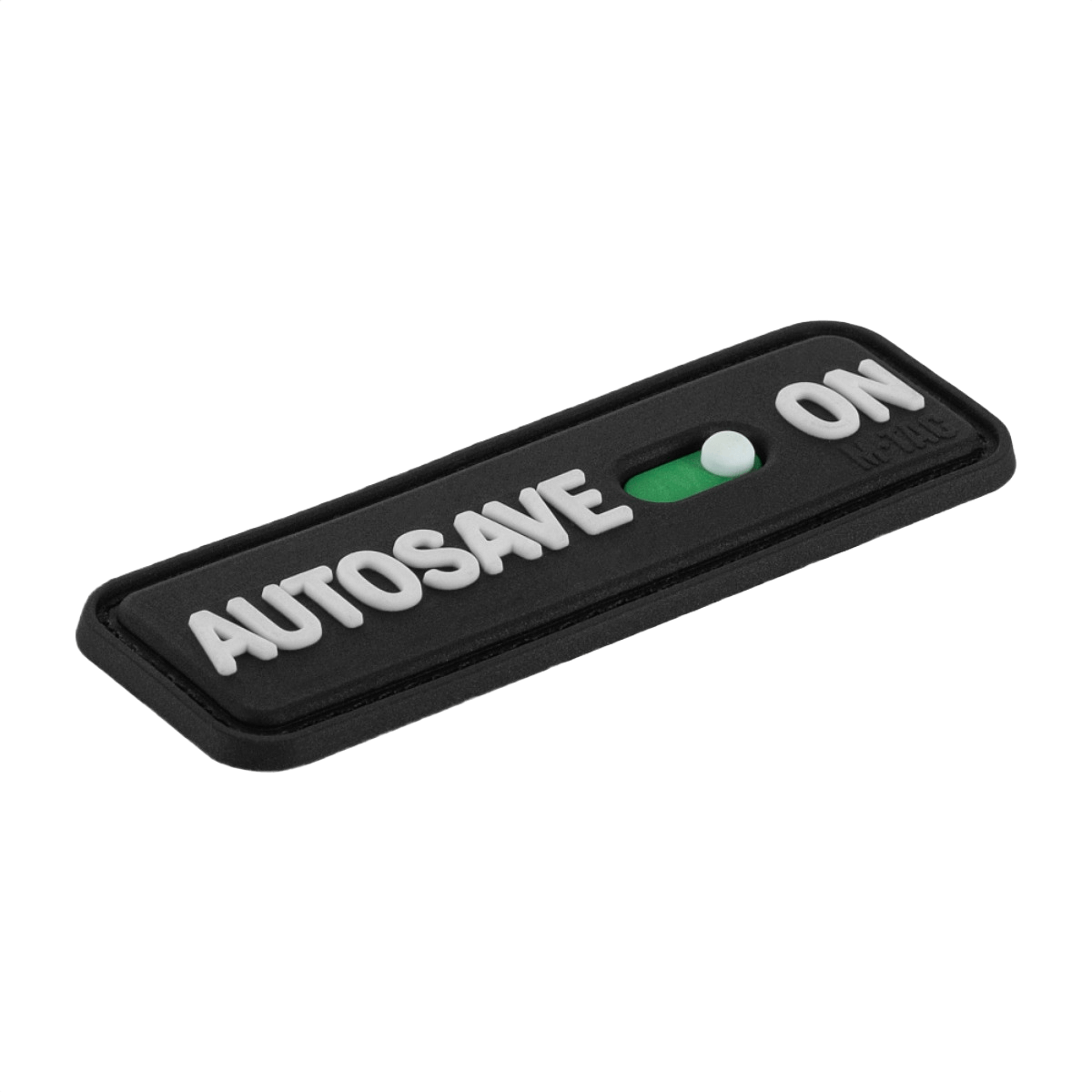 M-Tac Patch Autosave PVC med 3D-effekt og velcro, perfekt til tøj og udstyr. Dimensioner 8 x 2.5 cm, lavet af holdbar PVC.