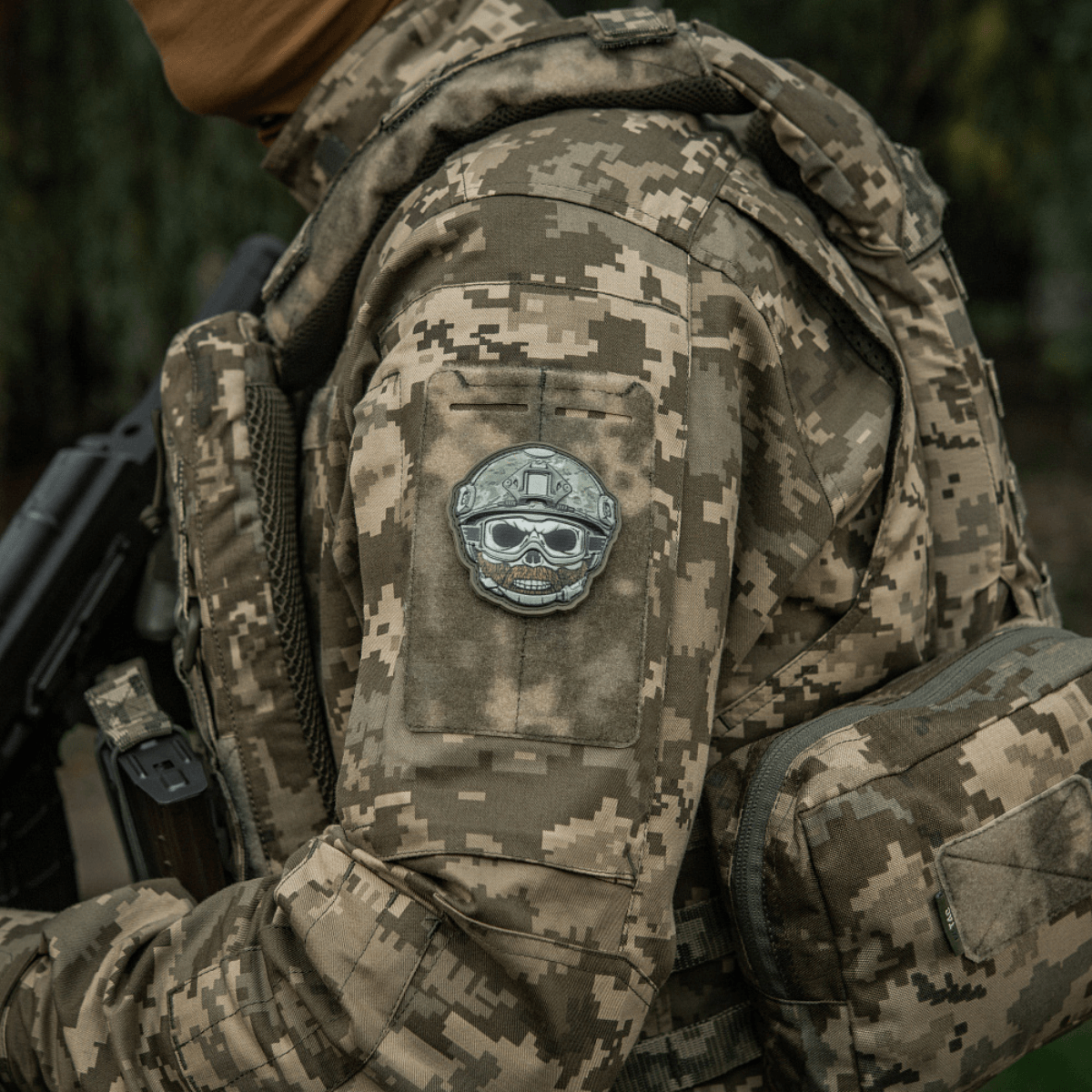 M-Tac Patch Emoji #4 på camouflagejakke med Velcro, sjov morale patch med 3D-effekt. Perfekt til udstyr eller tøj. PVC-materiale.