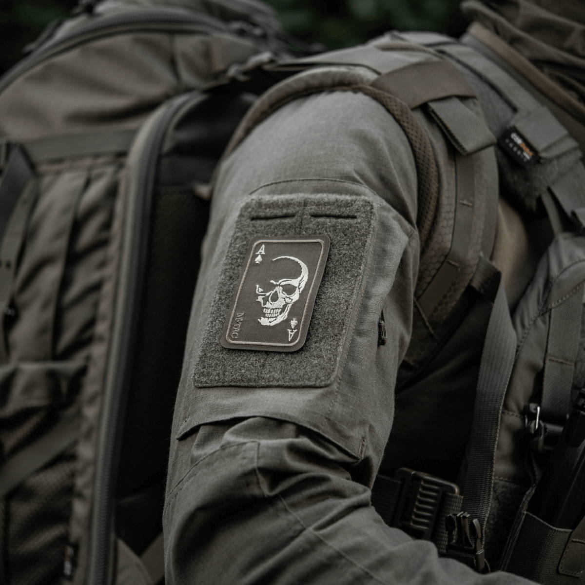 M-Tac Patch Face of War (Broderi) med kraniet design inspireret af Vietnamkrigen fastgjort på tøj med Velcro.