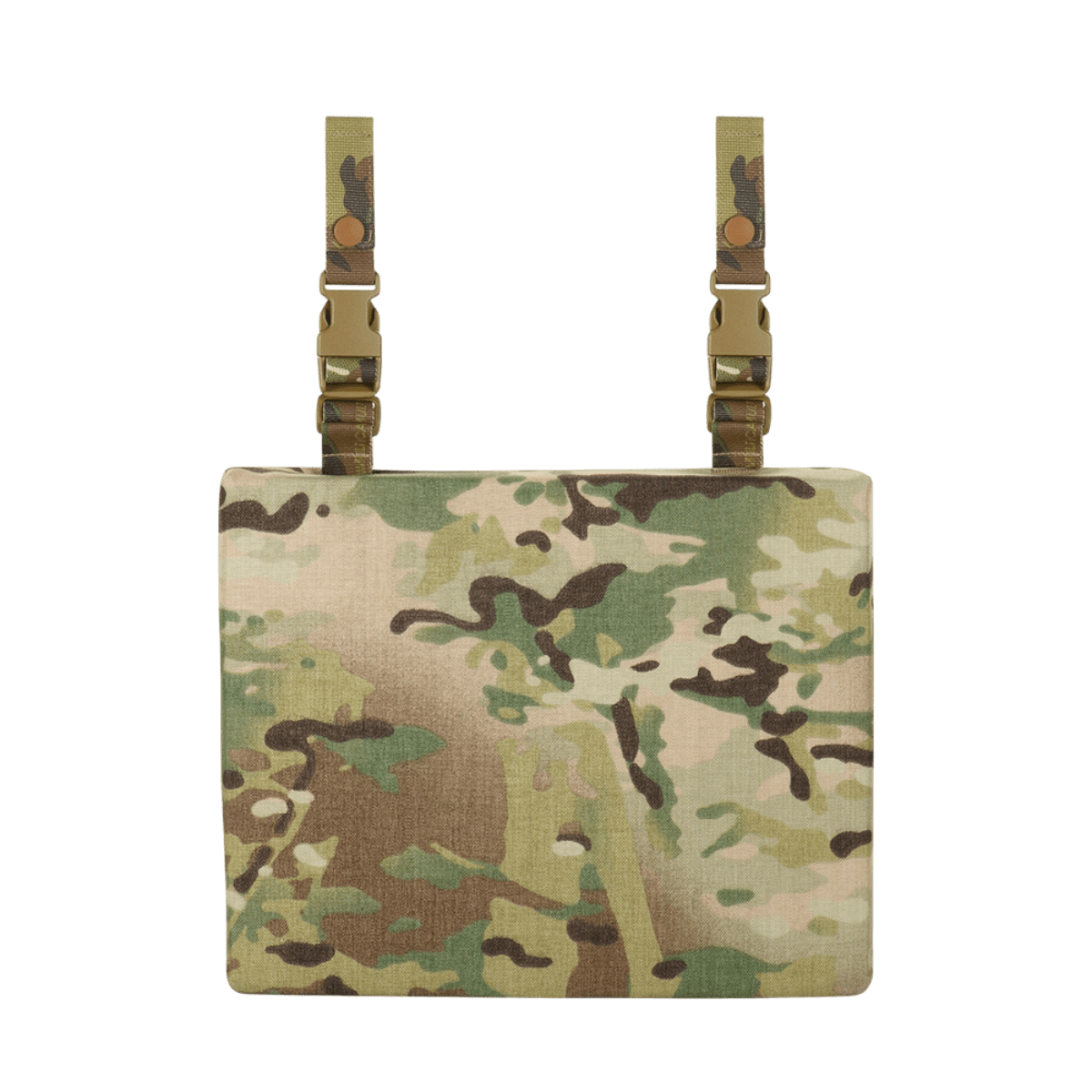 M-Tac Siddeunderlag med bæltebeslag ARMOR i multicam mønster, ideelt til kulde- og fugtbeskyttelse, med slidstærkt Cordura betræk.