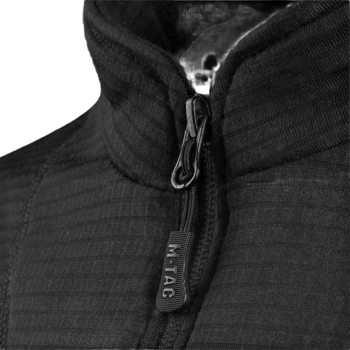 Nærbillede af M-Tac Thermal Fleece Trøje Delta Level 2 med YKK-lynlås, designet til koldt og barskt klima.