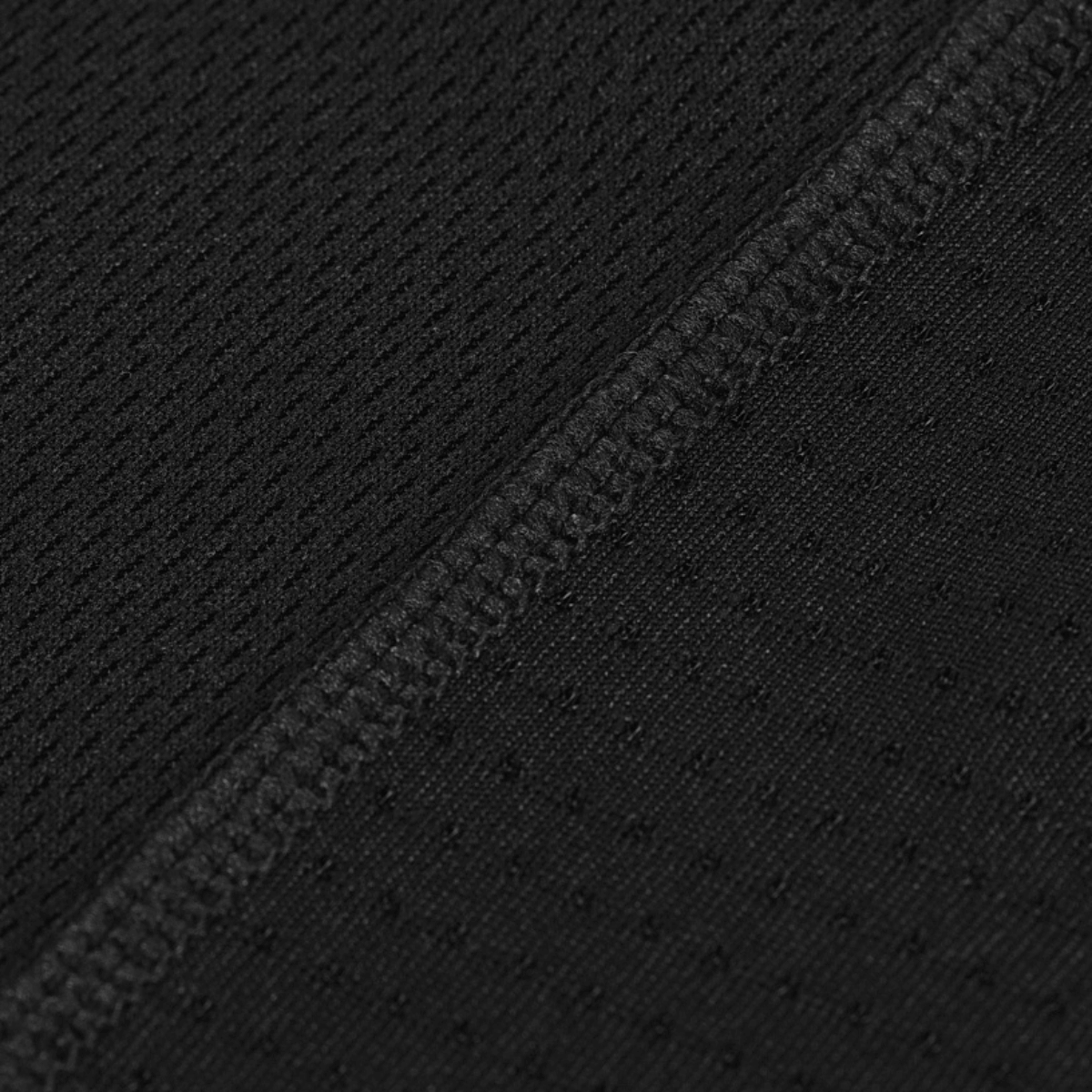 Nærbillede af M-Tac Athletic Tactical Gen.II T-shirt – funktionel t-shirt med højtekno-polyester materiale og sømdetaljer.