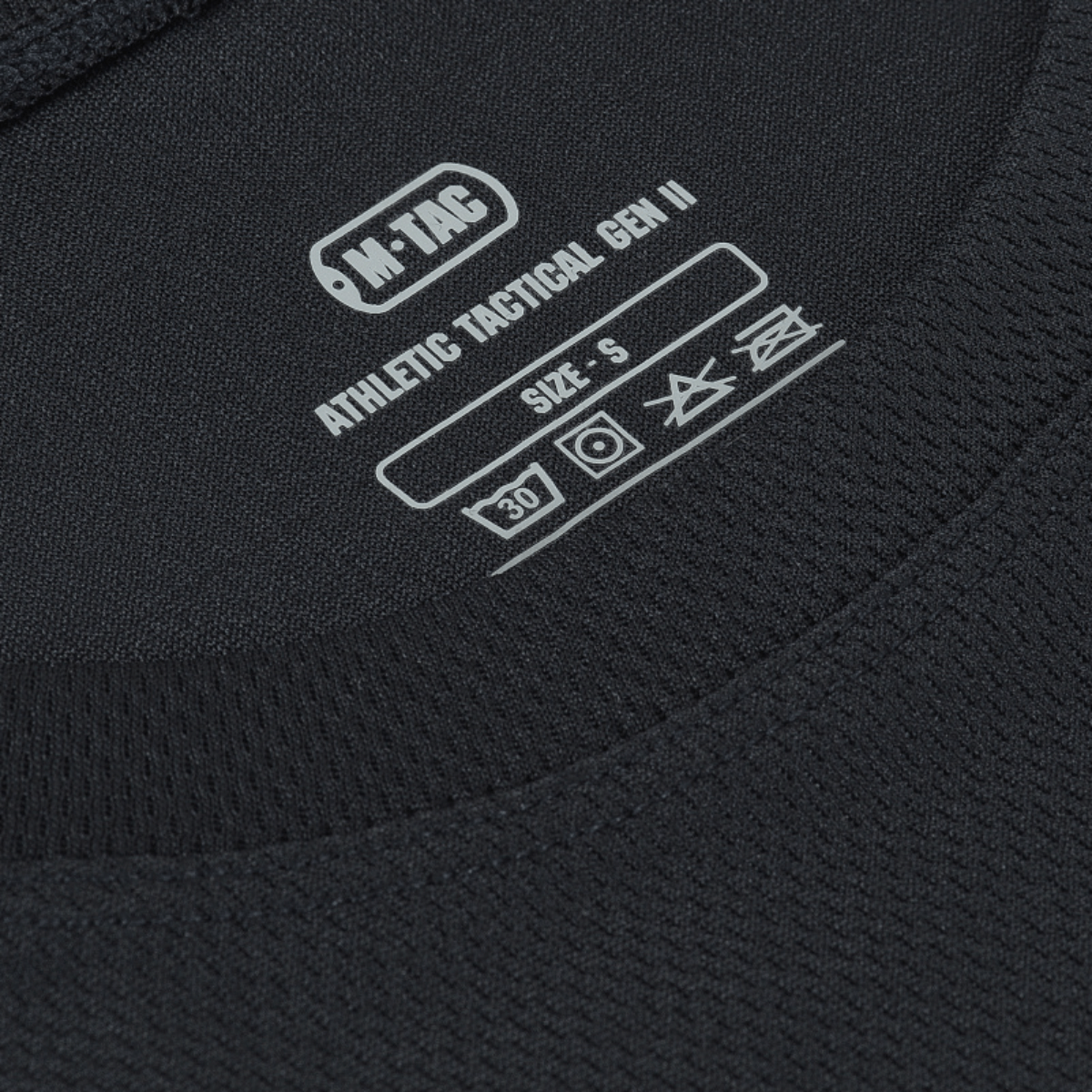 M-Tac Athletic Tactical Gen.II T-shirt label, der viser størrelse og vaskeanvisninger.