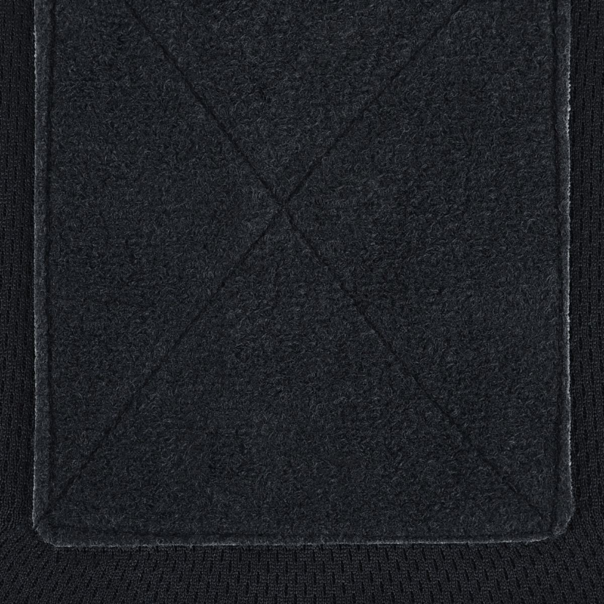 Detaljeret visning af M-Tac Athletic Tactical Gen.II T-shirt med high-tech stofdesign og syninger.