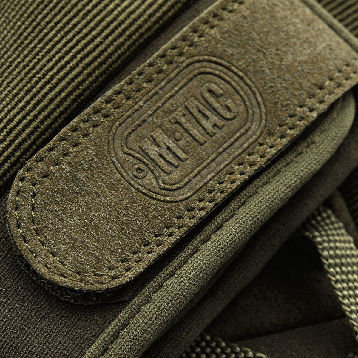 M-Tac Handsker Assault Tactical Mk.3 med velcro-lukning og forstærkede materialer for våbenbrug, militærgrøn farve.