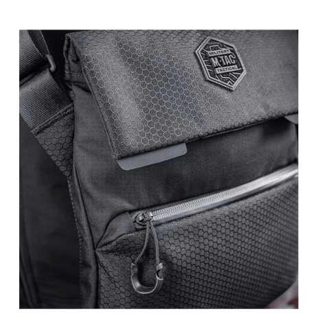 M-Tac Konvert Taske Elite made of durable materials with magnetic closure for easy access.