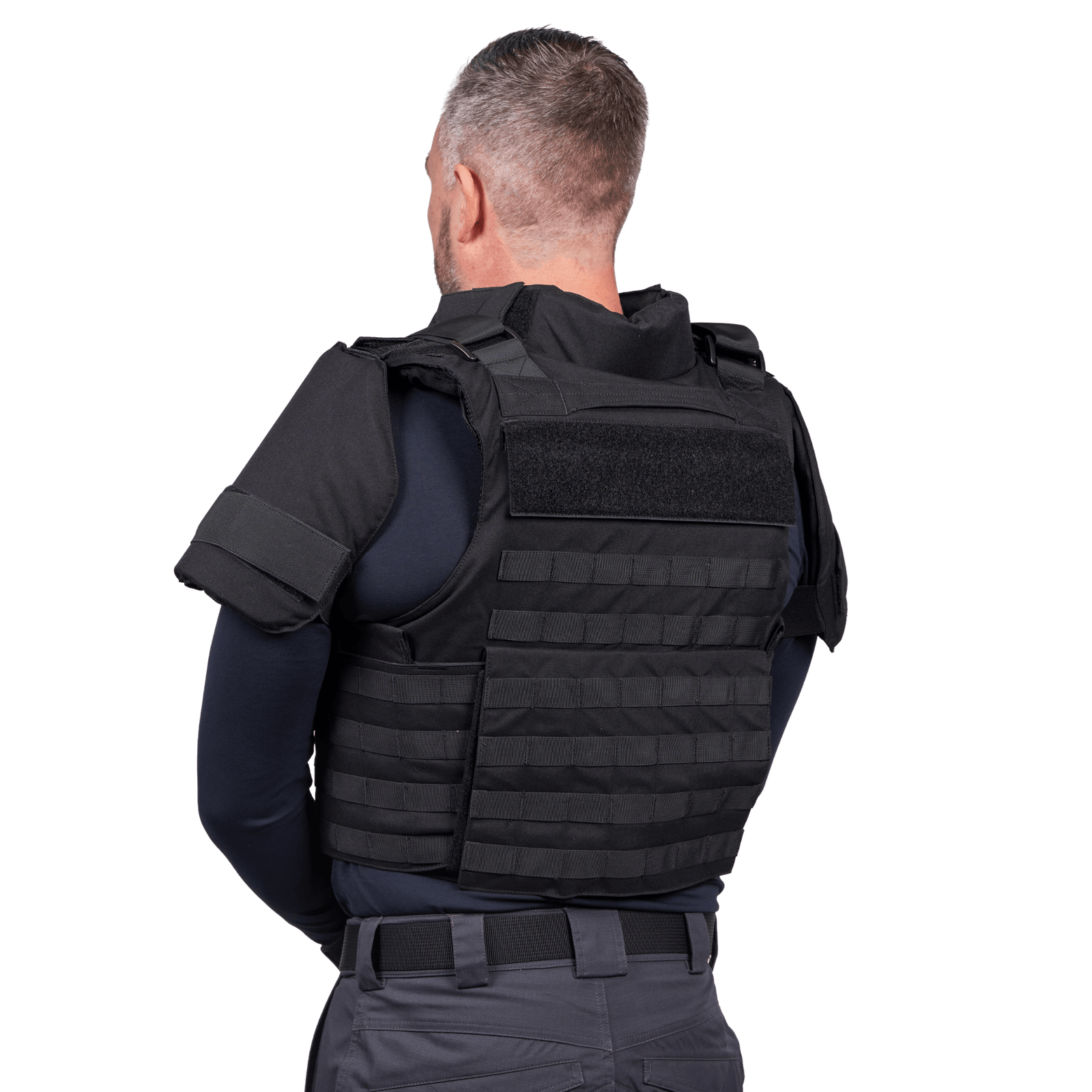 Mand iført Elite Armor Combat skudsikkervest, set bagfra