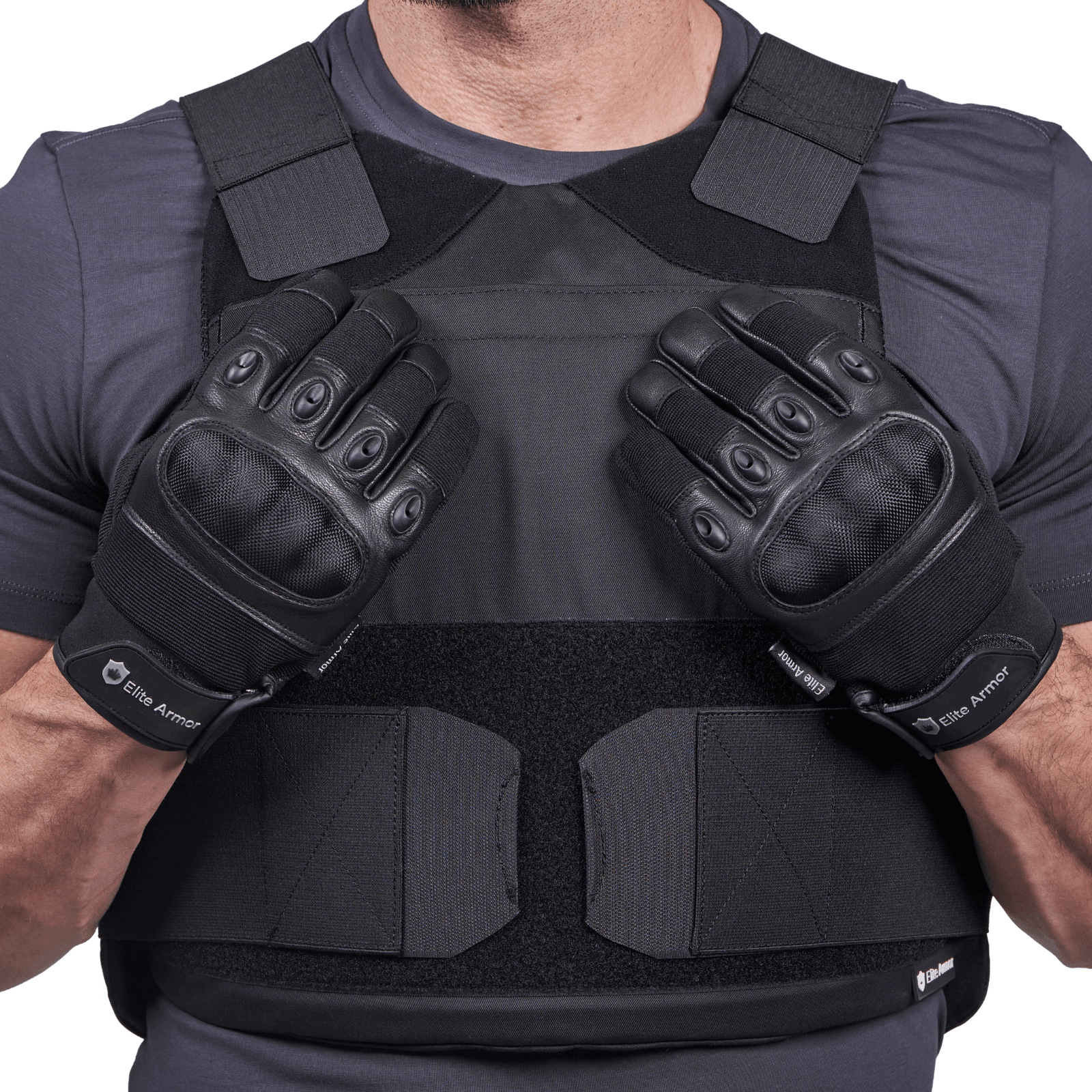 EA Impact Skud & Stiksikker Vest i sort med NIJ LEVEL IIIA certificering, taktisk kropsbeskyttelse, galleri position 1 set forfra med handsker.